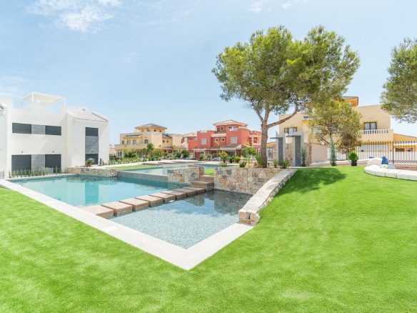 Bezugsfertige Wohnungen zum Verkauf in Alicante – in Strand- und Golfplatznähe-1