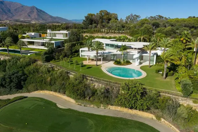 Einstöckige Villa mit Golfblick in einer begehrten Gegend in Casares-3