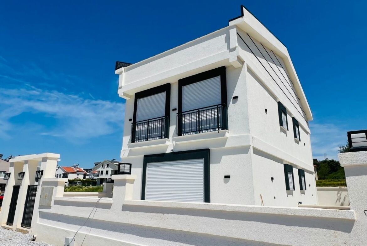 Triplex-Villa mit eigenem Garten in Didim Hisar-1