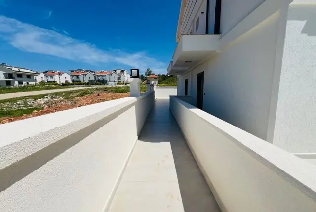 Triplex-Villa mit eigenem Garten in Didim Hisar-5