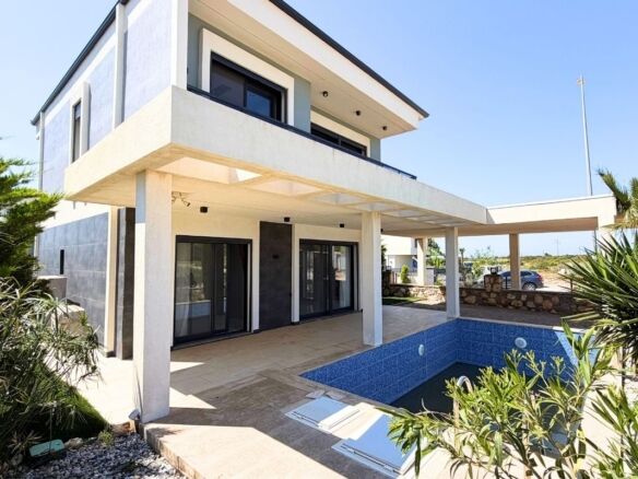 Freistehende Villa mit privatem Pool und Garage in Didim-1