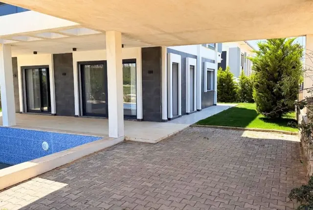 Freistehende Villa mit privatem Pool und Garage in Didim-3