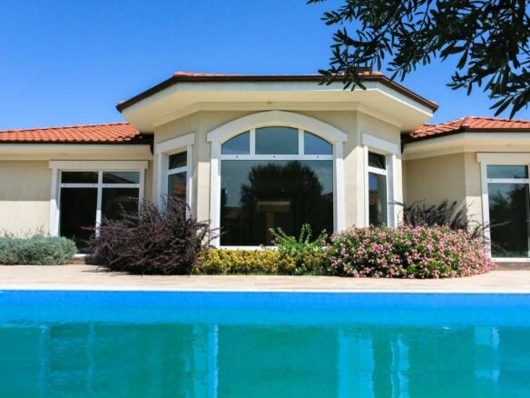 Döşemealtı Altınkale'de Özel Havuzlu Satılık Villa-1