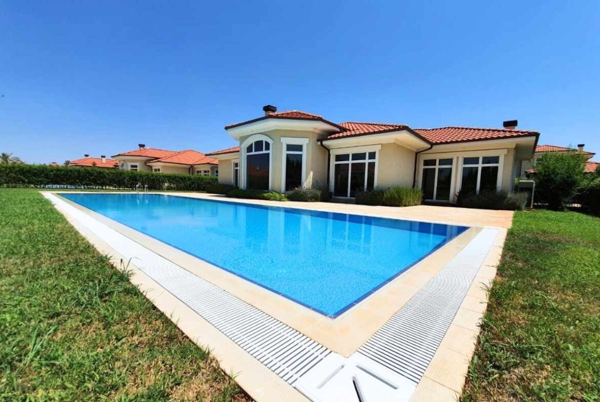 Villa in Döşemealtı zum Verkauf auf einem 1.200 m² großen Privatgrundstück-1