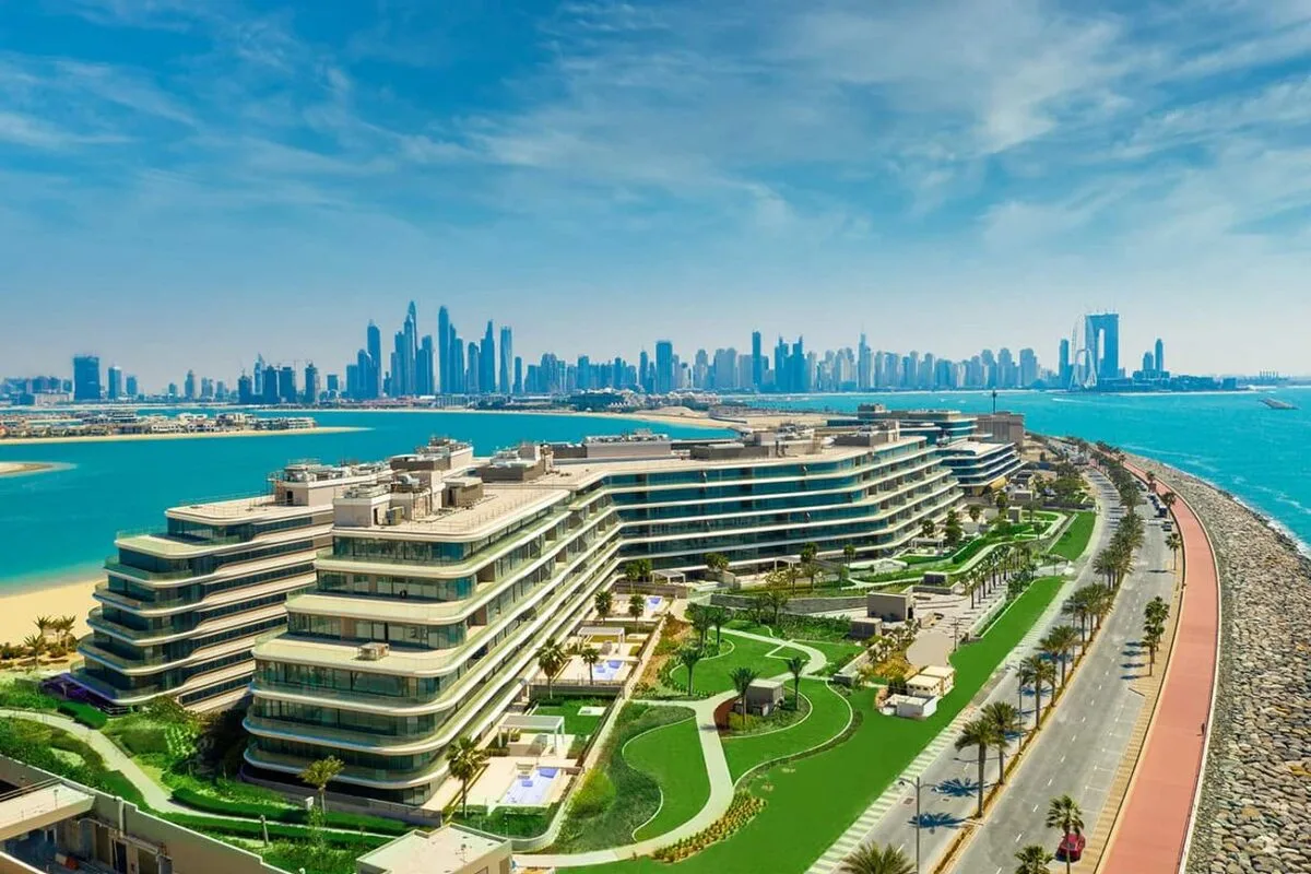 Work and vacation in dubai  luxury living in dubai: private pool villas and smart home systems.