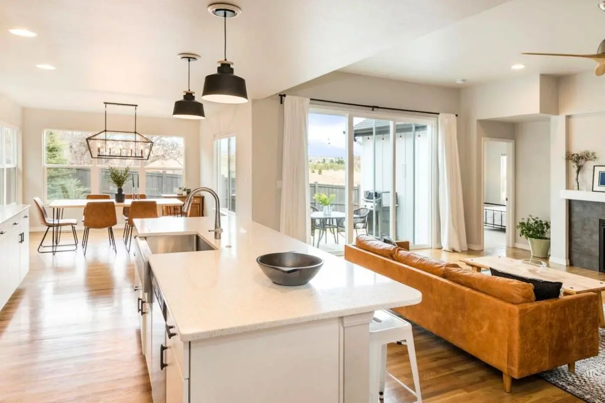 A bright modern living room representing a new homeowner starting the utility subscription process in türkiye.