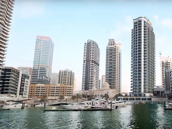 Condor marina star residence in dubai marina presenting a modern residential tower close to the waterfront lifestyle