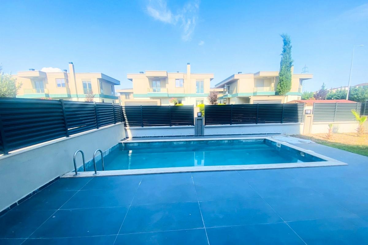 private pool villas for sale in Antalya Döşemealtı with garden sauna jacuzzi smart home system and spacious luxury interiors