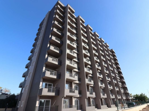 Apartments for sale in mersin çeşmeli near the sea with communal pool and ready to move
