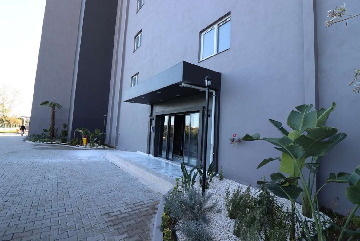 apartments for sale in Mersin Çeşmeli near the sea with communal pool and ready to move