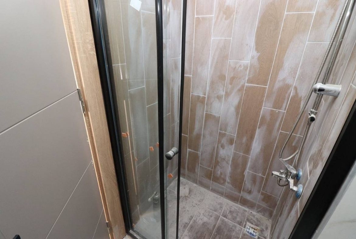 apartments for sale in Mersin Çeşmeli near the sea with communal pool and ready to move interiors