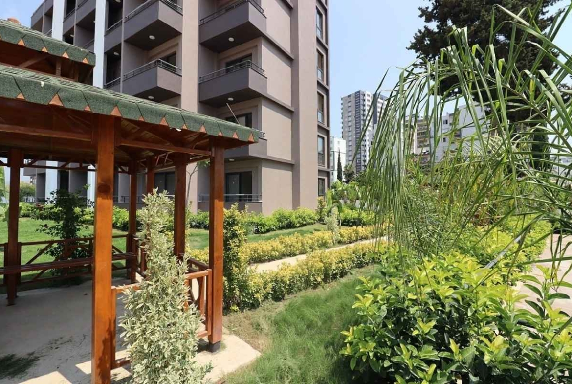 sea view apartments for sale in Mersin Mezitli near the beach with communal pool and ready to move