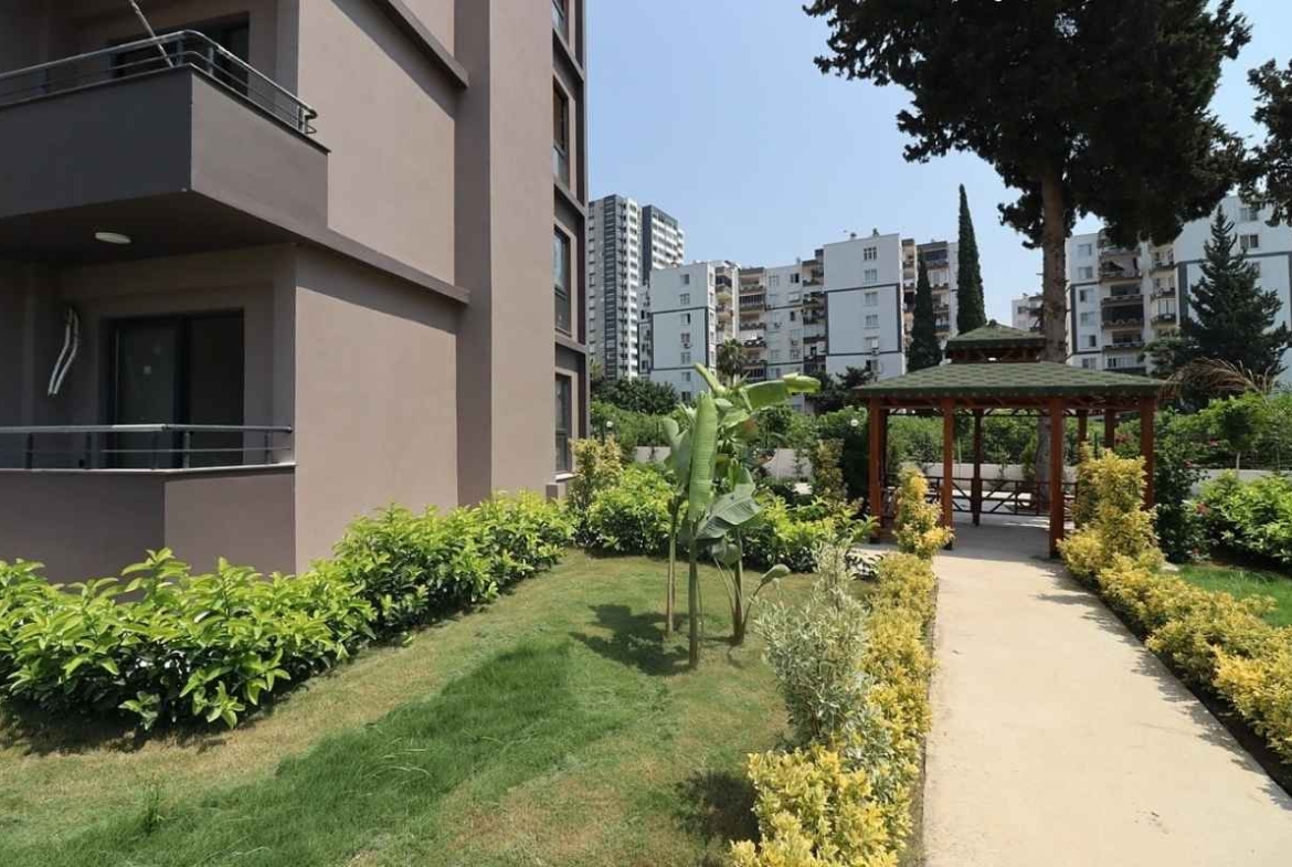 sea view apartments for sale in Mersin Mezitli near the beach with communal pool and ready to move