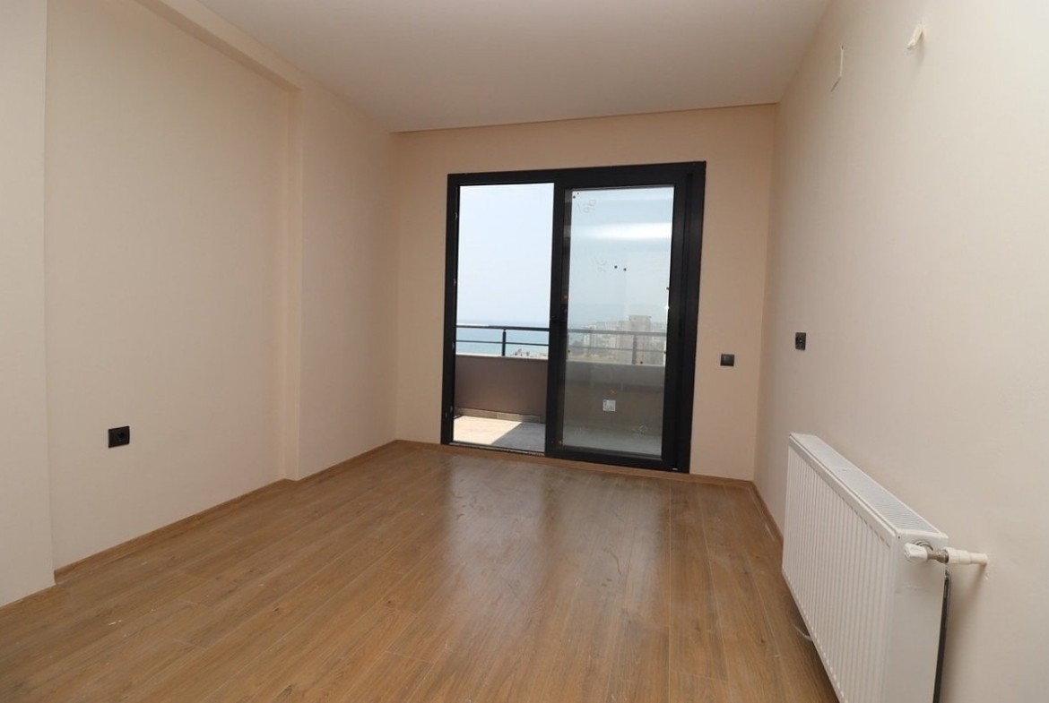 sea view apartments for sale in Mersin Mezitli near the beach with communal pool and ready to move interiors