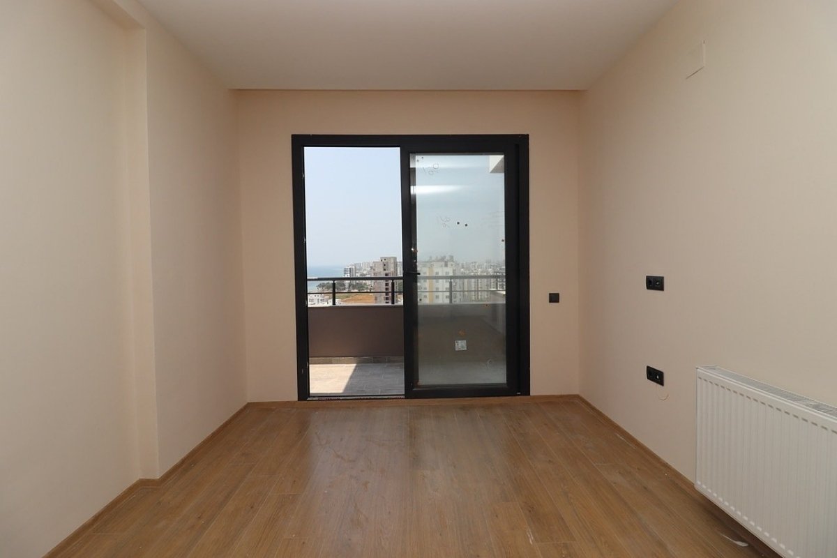 sea view apartments for sale in Mersin Mezitli near the beach with communal pool and ready to move interiors