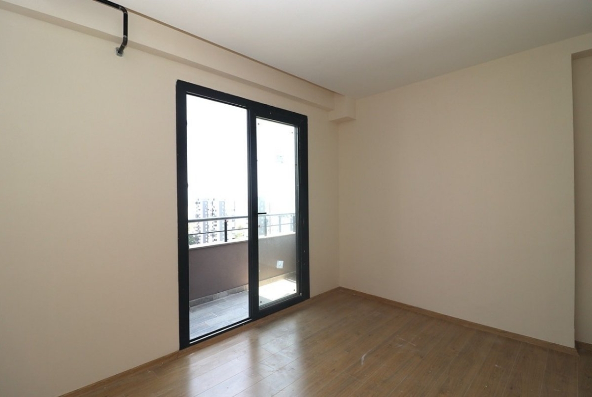 sea view apartments for sale in Mersin Mezitli near the beach with communal pool and ready to move interiors