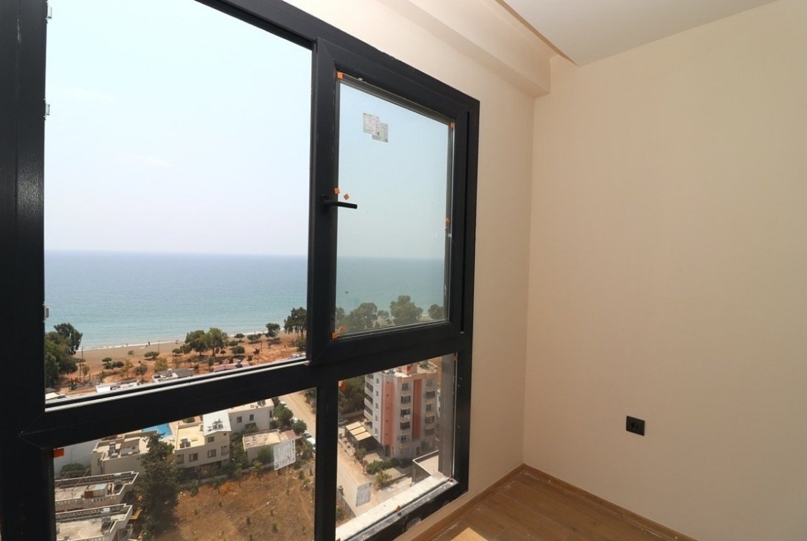 sea view apartments for sale in Mersin Mezitli near the beach with communal pool and ready to move interiors