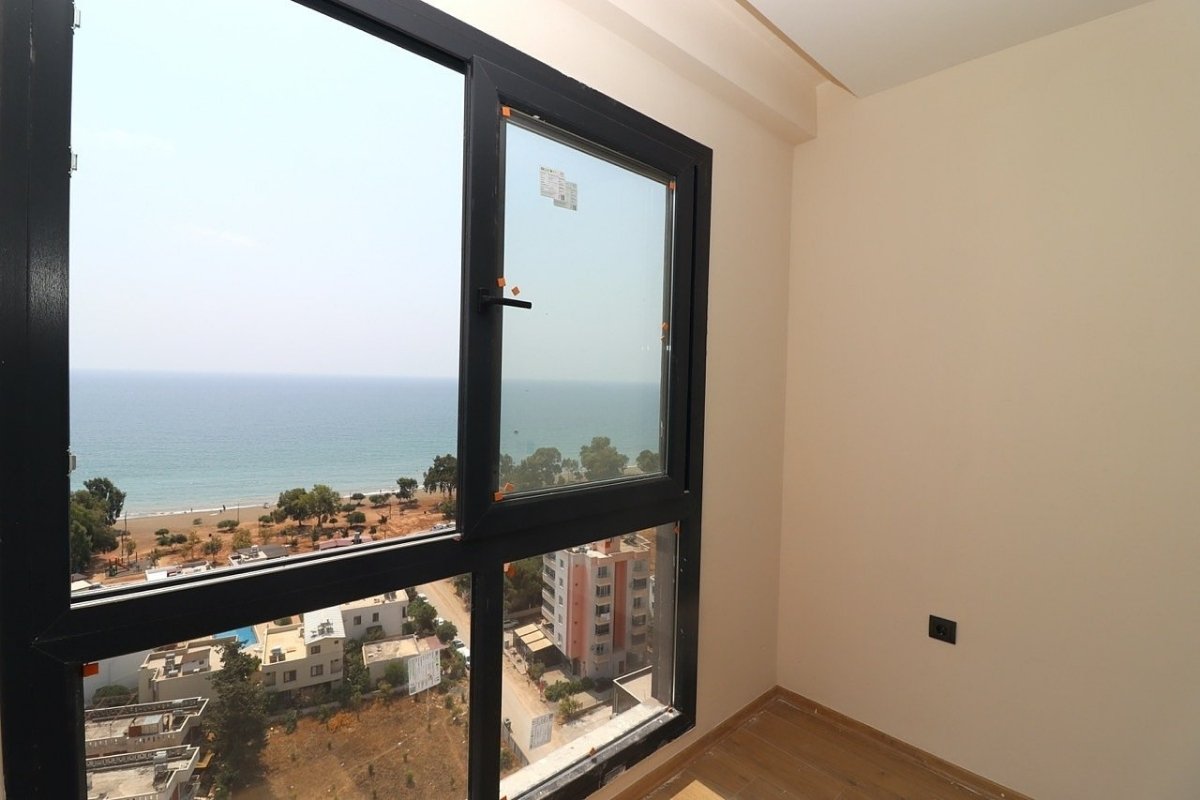 sea view apartments for sale in Mersin Mezitli near the beach with communal pool and ready to move interiors