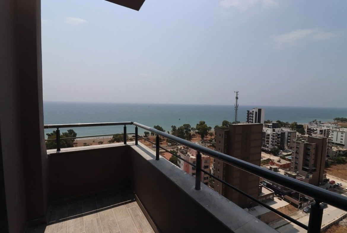 sea view apartments for sale in Mersin Mezitli near the beach with communal pool and ready to move interiors