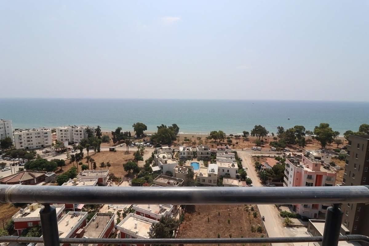 sea view apartments for sale in Mersin Mezitli near the beach with communal pool and ready to move interiors
