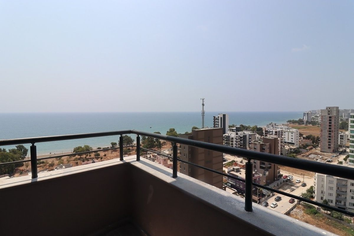 sea view apartments for sale in Mersin Mezitli near the beach with communal pool and ready to move interiors