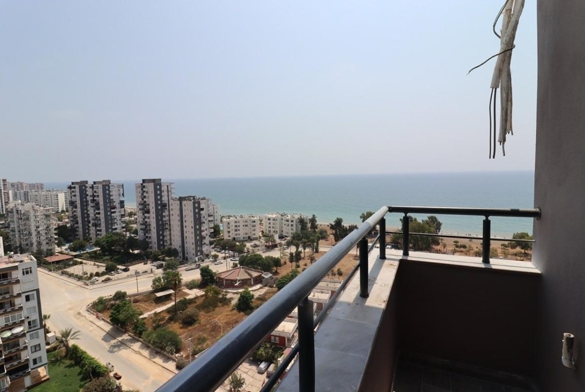sea view apartments for sale in Mersin Mezitli near the beach with communal pool and ready to move interiors