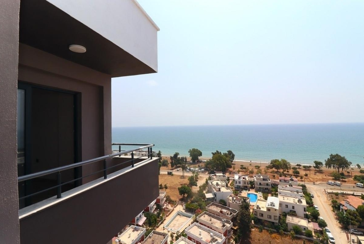 sea view apartments for sale in Mersin Mezitli near the beach with communal pool and ready to move interiors