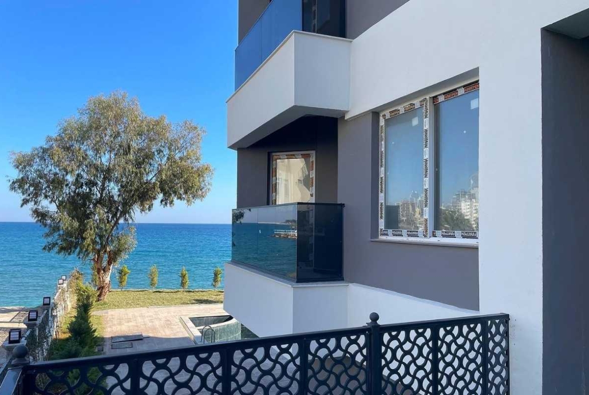 Seafront apartments in Mersin with private pier, sea views and communal pool