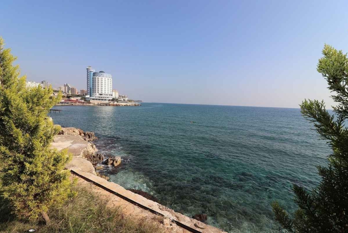 Seafront apartments in Mersin with private pier, sea views and communal pool