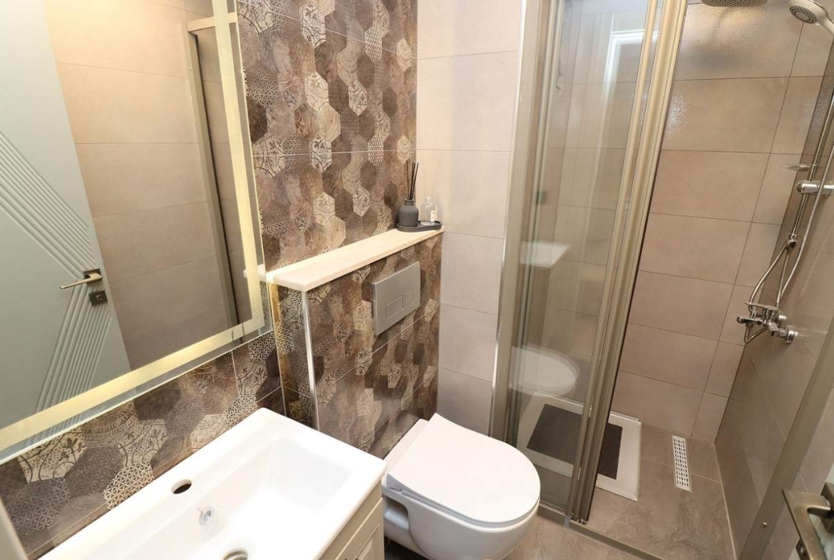 Mersin Tömük’te plaja yakın, deniz manzaralı, aquaparklı ve ortak havuzlu satılık daireler.