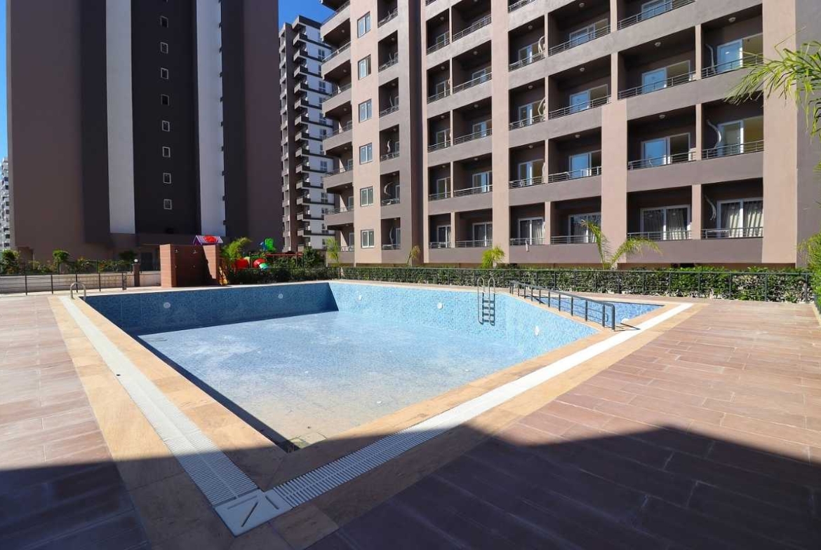 sea view apartments for sale in Mersin Erdemli near the beach with communal pool and modern