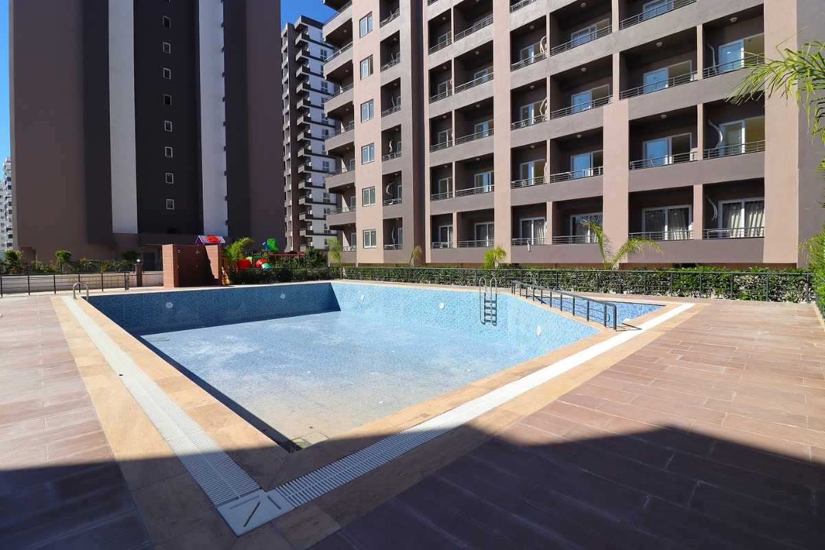 sea view apartments for sale in Mersin Erdemli near the beach with communal pool and modern