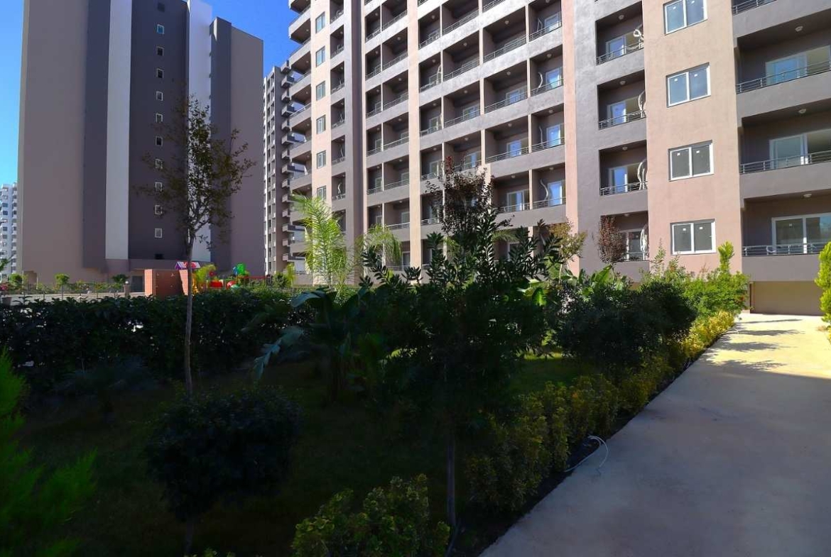 sea view apartments for sale in Mersin Erdemli near the beach with communal pool and modern
