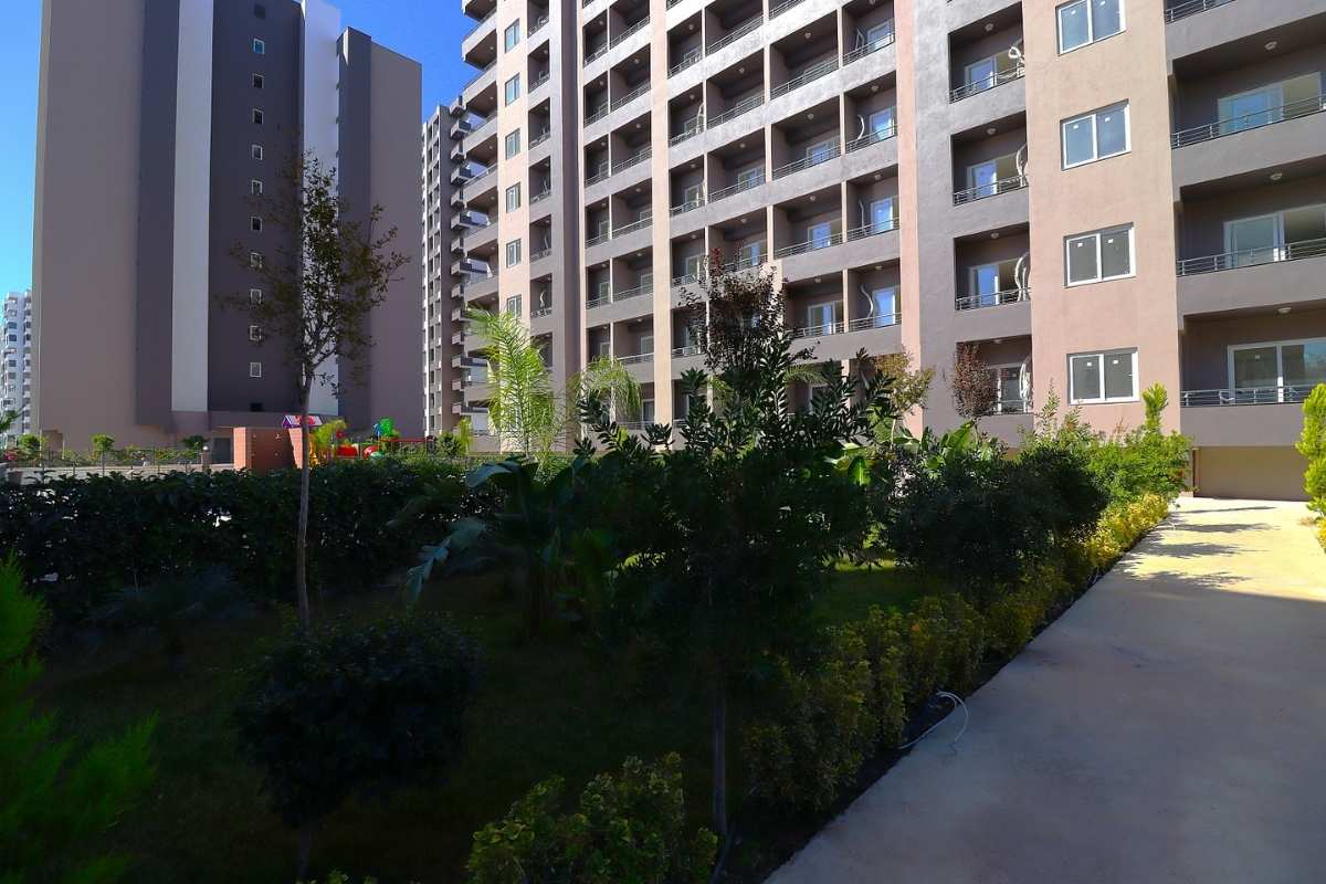 sea view apartments for sale in Mersin Erdemli near the beach with communal pool and modern