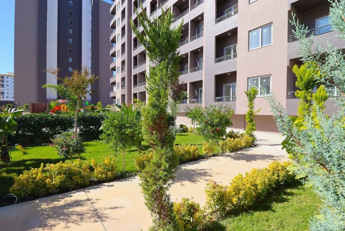 sea view apartments for sale in Mersin Erdemli near the beach with communal pool and modern