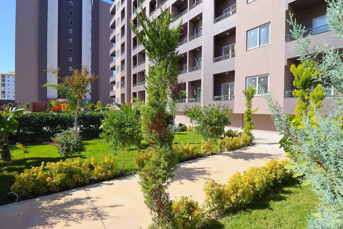 sea view apartments for sale in Mersin Erdemli near the beach with communal pool and modern