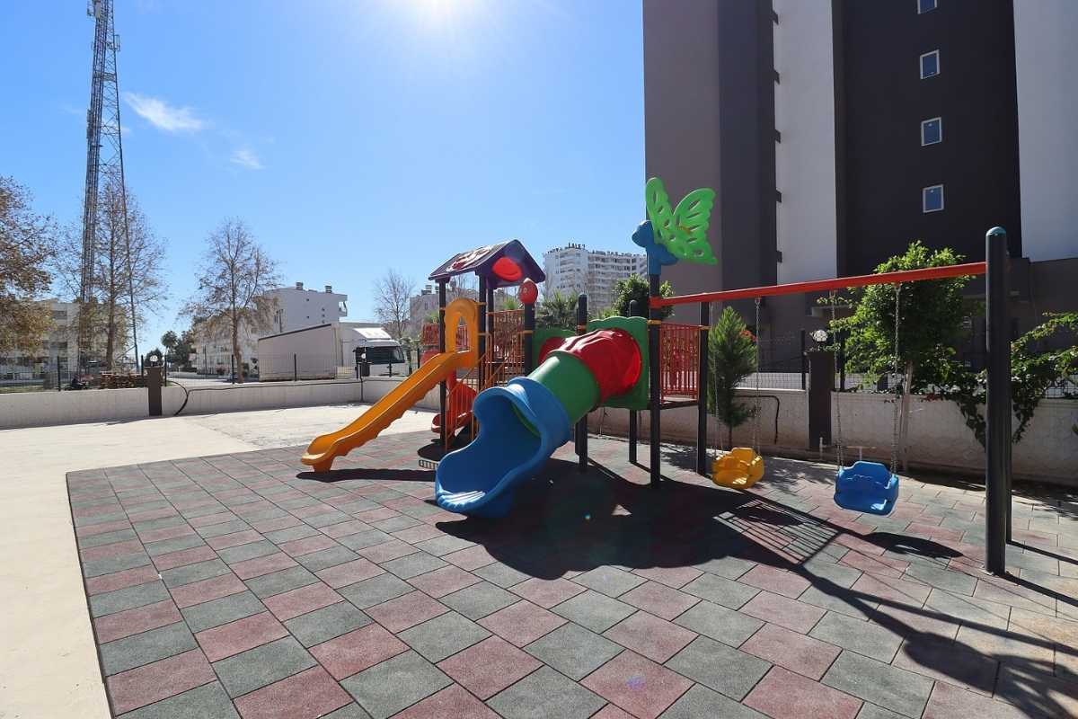 sea view apartments for sale in Mersin Erdemli near the beach with communal pool and modern