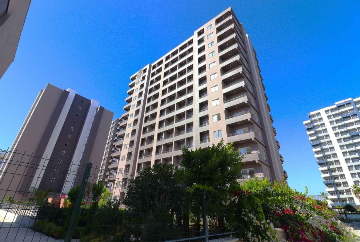 sea view apartments for sale in Mersin Erdemli near the beach with communal pool and modern