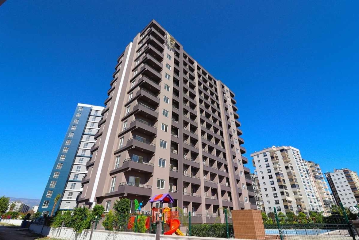 sea view apartments for sale in Mersin Erdemli near the beach with communal pool and modern