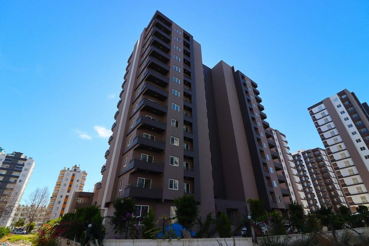 sea view apartments for sale in Mersin Erdemli near the beach with communal pool and modern