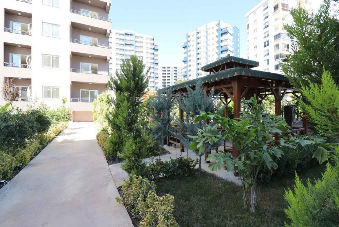 sea view apartments for sale in Mersin Erdemli near the beach with communal pool and modern
