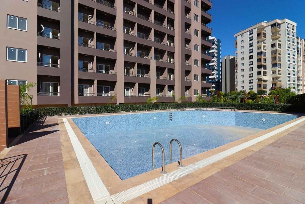 sea view apartments for sale in Mersin Erdemli near the beach with communal pool and modern