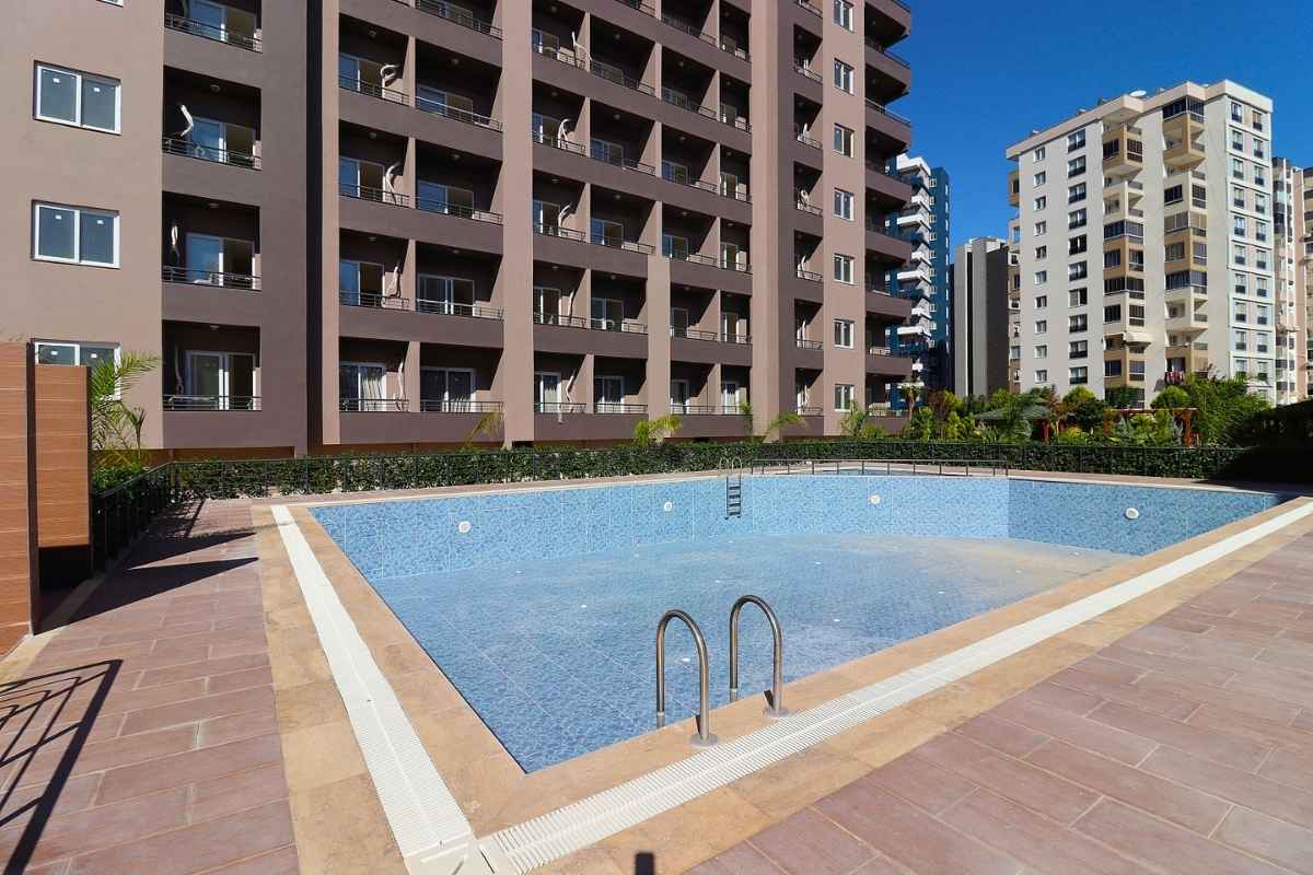 sea view apartments for sale in Mersin Erdemli near the beach with communal pool and modern