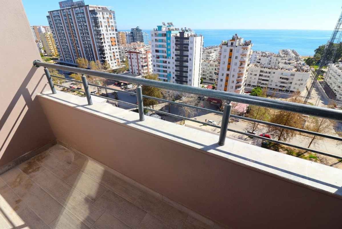 sea view apartments for sale in Mersin Erdemli near the beach with communal pool and modern