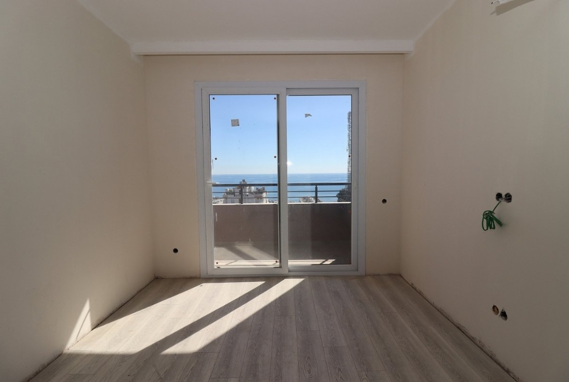 sea view apartments for sale in Mersin Erdemli near the beach with communal pool and modern