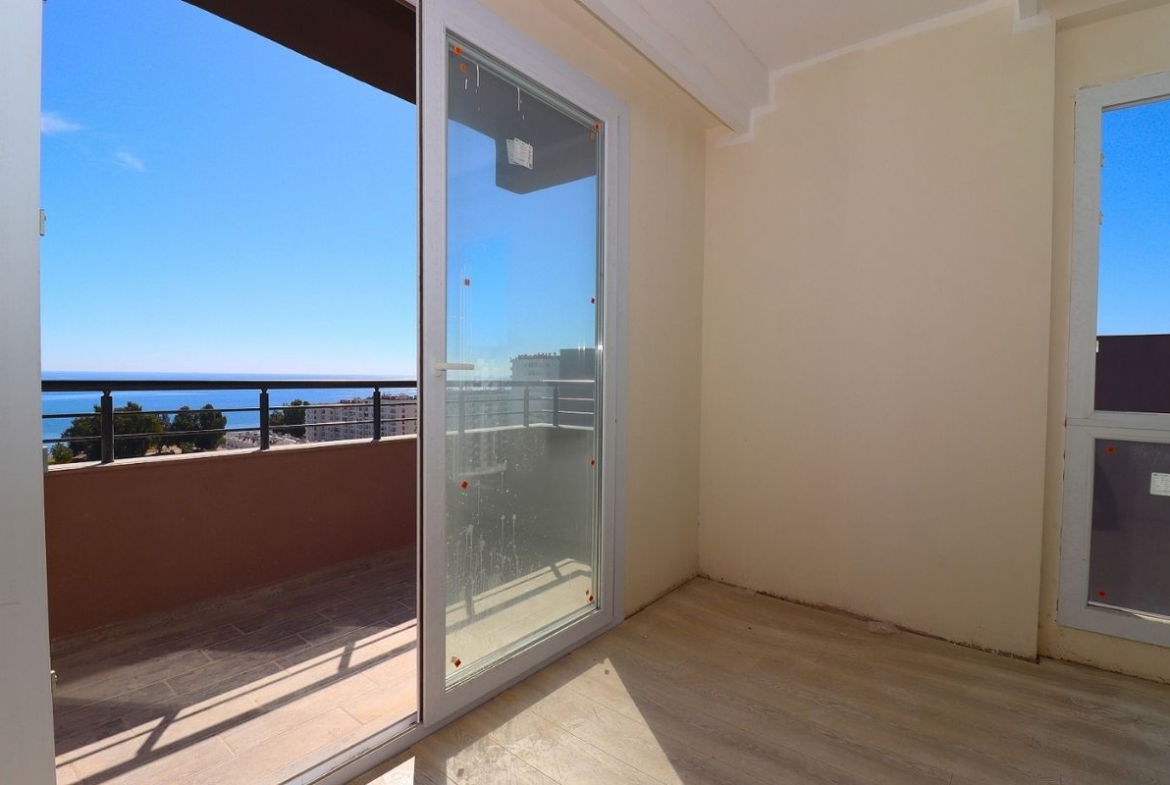 sea view apartments for sale in Mersin Erdemli near the beach with communal pool and modern