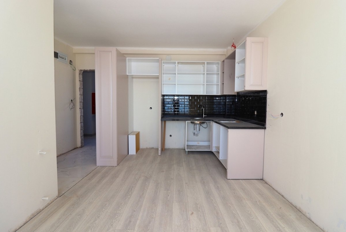 sea view apartments for sale in Mersin Erdemli near the beach with communal pool and modern