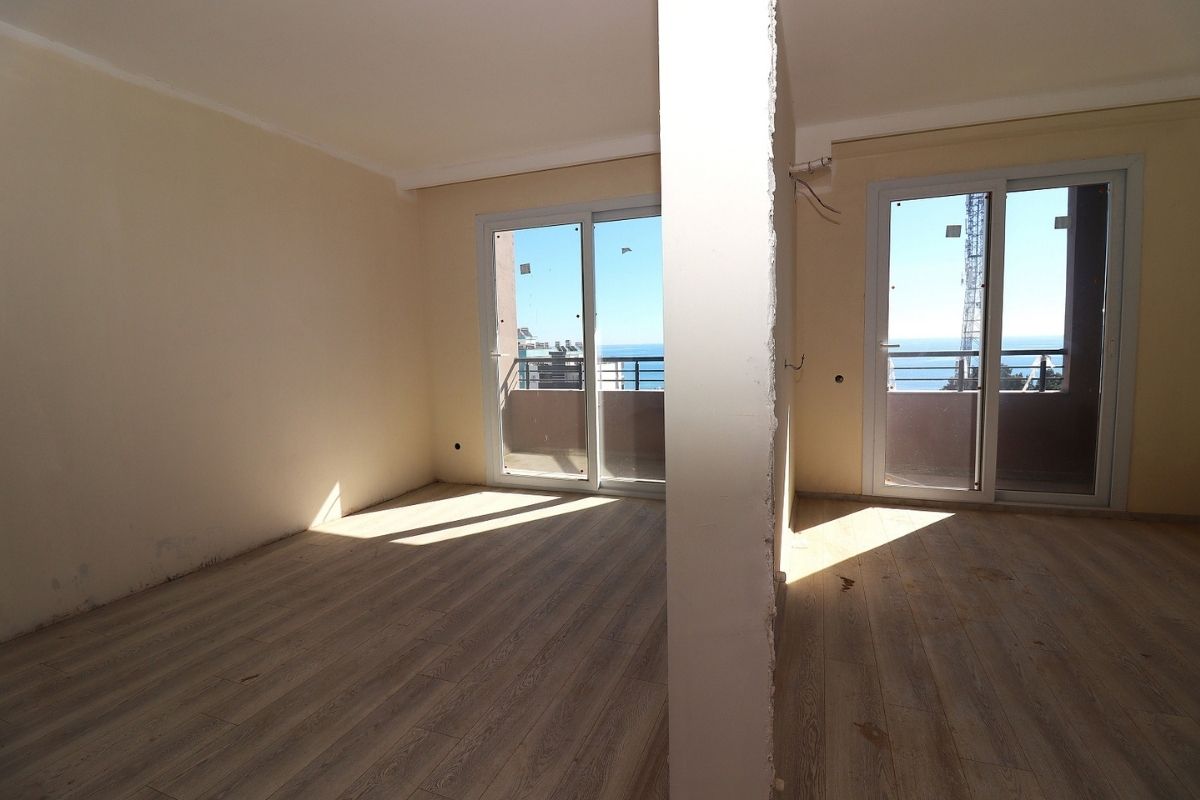 sea view apartments for sale in Mersin Erdemli near the beach with communal pool and modern