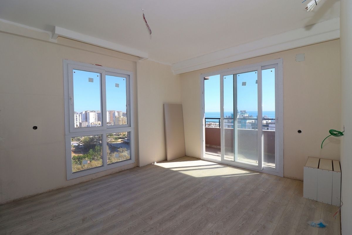 sea view apartments for sale in Mersin Erdemli near the beach with communal pool and modern