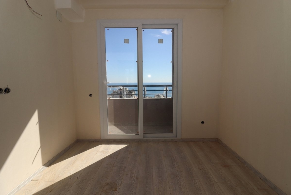 sea view apartments for sale in Mersin Erdemli near the beach with communal pool and modern